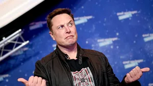 Elon Musk îi întreabă pe fanii de pe Twitter dacă ar trebui să vândă 10% din acţiunile Tesla