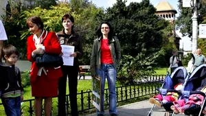 Alte 150 de familii cu gemeni şi tripleţi vor da statul în judecată pentru a obţine indemnizaţii (Video)
