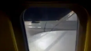 Panică într-un avion la Moscova, după descoperirea unei găuri într-o aripă. Zeci de pasageri au părăsit aeronava - VIDEO
