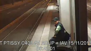 Un bărbat a deschis focul la sediul cotidianului Liberation. Focuri de armă şi în faţa unei bănci. Poliţia a prezentat IMAGINI cu bărbatul - FOTO