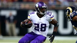 NFL: Un jucător al echipei Minnesota, suspendat până în aprilie 2015 deoarece şi-a bătut băieţelul de patru ani