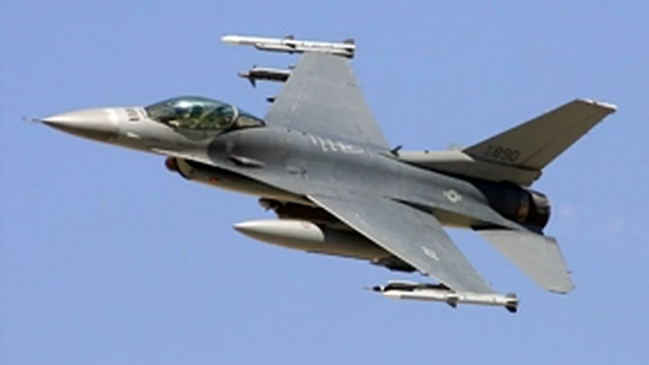 Două avioane americane de vânătoare F-16 au escortat o aeronavă care avea un pasager turbulent