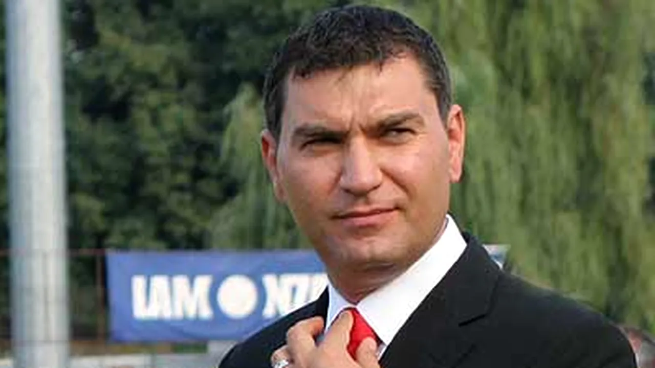 Borcea: Dacă eram în ţară, scoteam echipa din teren