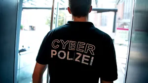 Arestări în masă după un raid al poliţiei. Drogurile vândute pe piaţa neagră online au fost confiscate