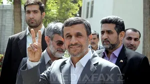 Mahmoud Ahmadinejad şi-a anunţat revenirea pe scena politică