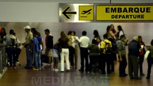 Un grup de 38 de români sunt blocaţi de 12 ore pe aeroportul Amman, din Iordania