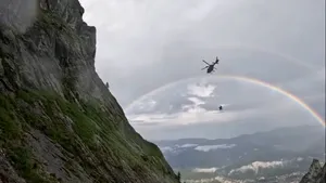 Operațiune spectaculoasă pe cel mai mare perete stâncos din România. Doi turiști germani, salvați