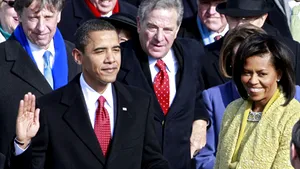 Obama ar trebui să rostească din nou jurământul, potrivit unor experţi