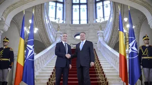 Stoltenberg, CATEGORIC împotriva unei armate europene care să dezvolte structuri de comandă care să se suprapună cu NATO/ Iohannis: UE nu doreşte să dezvolte ceva concurent. Brigada Multinaţională Sud-Est Craiova, operaţională complet la sfârşitul anului 2018