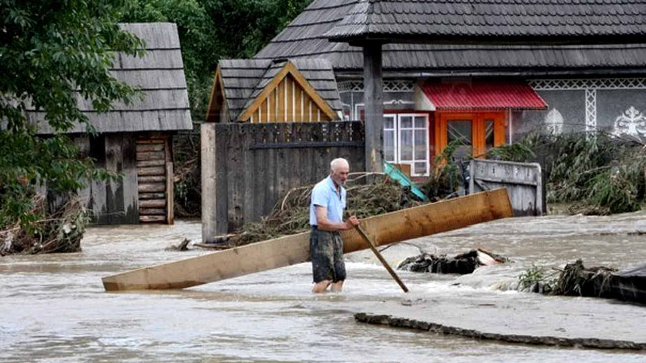 Aproape 100 de persoane au fost evacuate din cele două localităţi constănţene unde s-a spart un dig