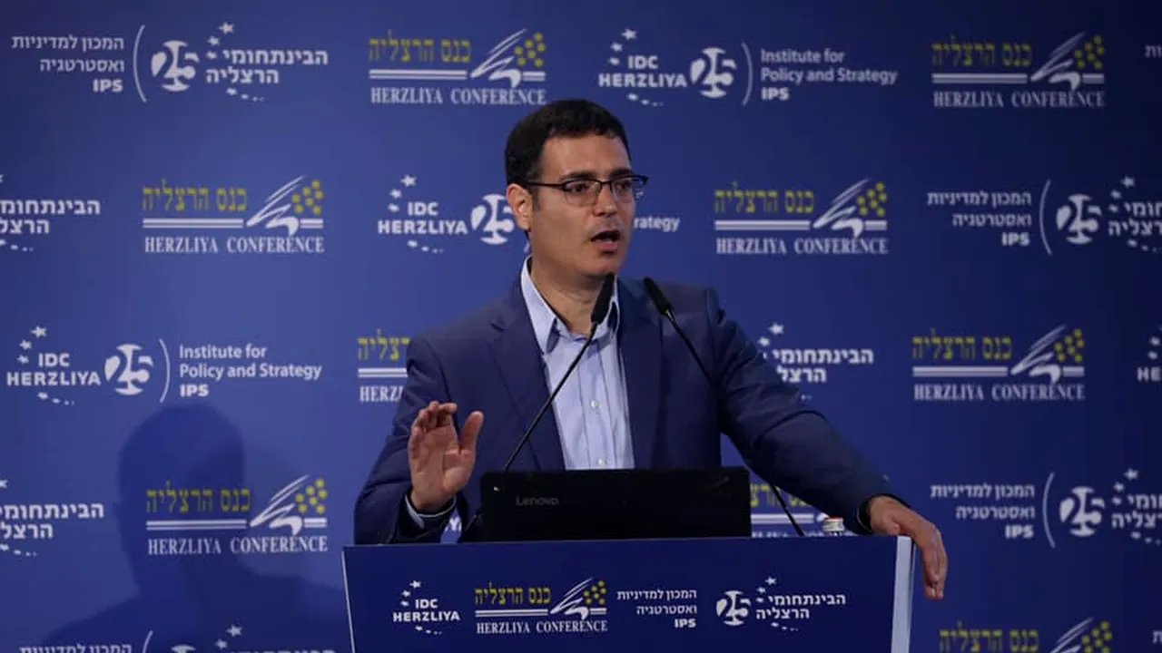 COMENTARIU Lelia Munteanu. Moshe Bar-Siman-Tov: Sistemul de Sănătate, mai important decât cel de Securitate


