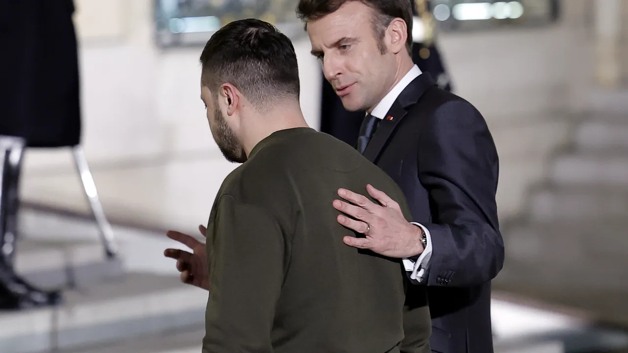 Zelenski îl ironizează pe Macron pentru că ia în considerare dialogul cu Rusia