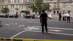 Un mort şi doi răniţi în urma unui incident armat produs într-un centru comercial din New York