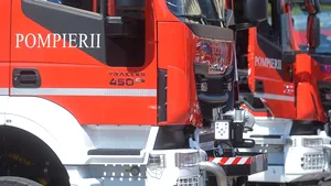 O autospecială a ISU Timiş a fost cuprinsă de flăcări în timpul unei misiuni de stingere a unui incendiu