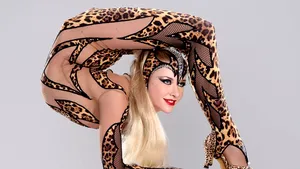 Cătălin Măruţă, faţă în faţă cu cea mai flexibilă femeie din lume la 