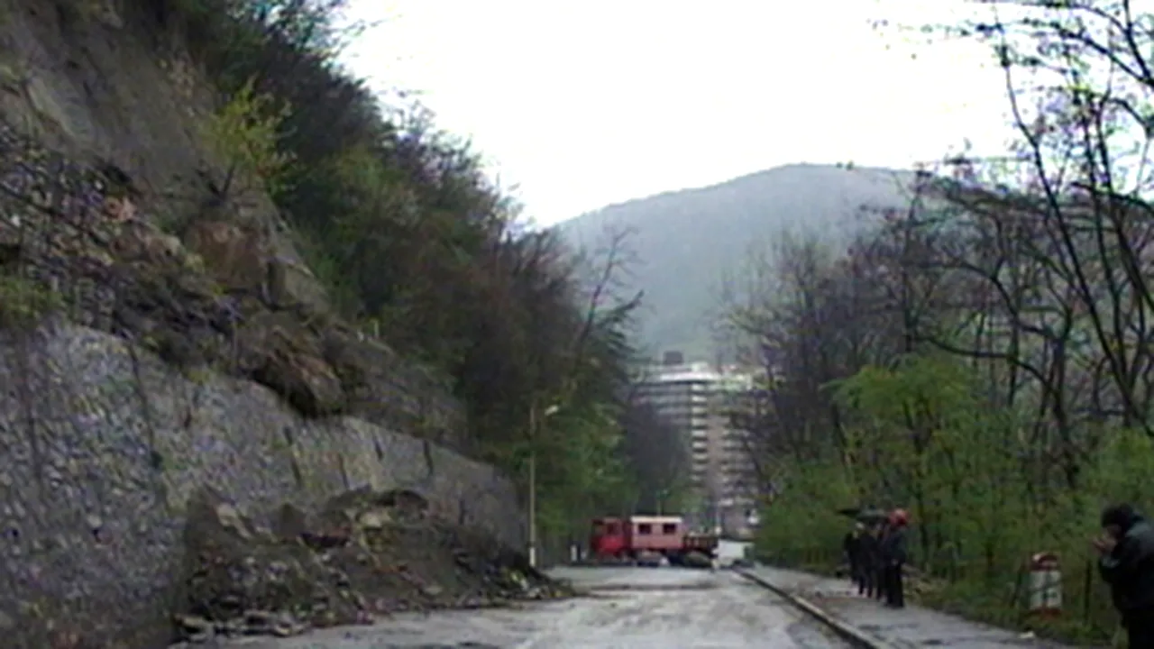 Traficul rutier pe Valea Oltului, redeschis pe un sens