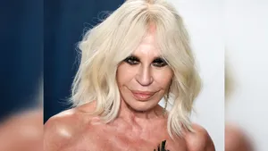 Donatella Versace şi fiica ei au donat 200.000 de euro unui spital din Milano: „În timpuri ca acestea este important să fim uniţi”