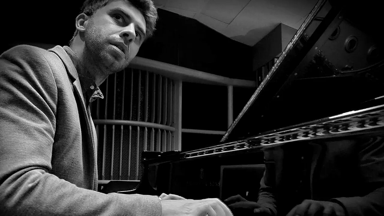 Ziua Internaţională a Muzicii. Discuţie cu un compozitor român de muzică de film: despre pasiune, procesul de creaţie şi această ramură a muzicii în România