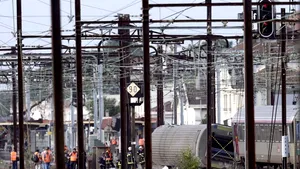 TREN DERAIAT în apropiere de Paris: Bilanţul provizoriu al victimelor - 6 morţi şi 30 de răniţi