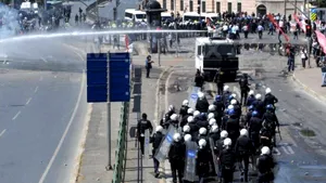 PROTESTE VIOLENTE la Istanbul: Zece persoane au fost rănite, iar circa 20 au fost reţinute - GALERIE FOTO