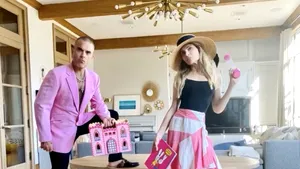 Robbie Williams nu-şi mai tachinează vecinii şi se mută într-un conac de 24 de milioane de lire sterline