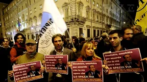 Manifestaţie la Roma împotriva lui Silvio Berlusconi şi a glumei sale homofobe