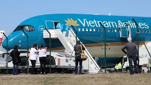 Vietnamul este hotărât să evite prima victimă cauzată de Covid-19. Cum se luptă pentru a salva viaţa unui pilot britanic