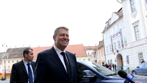 Klaus Iohannis, cină cu colegii liberali la un restaurant din Sibiu, cu bucate tradiţionale şi peşte