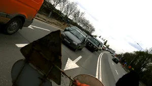 Circulaţia rutieră pe DN1, la Azuga, va fi blocată o oră miercuri noapte