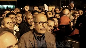 Mohamed ElBaradei s-a alăturat manifestanţilor din piaţa Tahrir