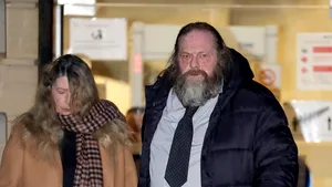 Planul odios al unui cuplu pentru a pune mâna pe averea unui bătrân cu probleme psihice. Femeia, „creierul” operaţiunii 