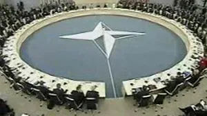 Oficialii NATO se pregătesc pentru o luptă birocratică la summitul de la Bucureşti