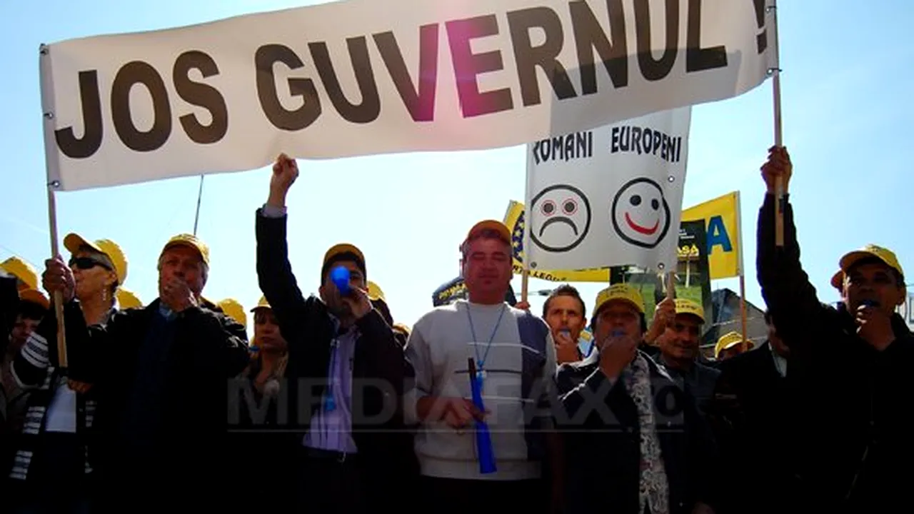 Aproximativ 2.000 de sindicalişti din Dolj şi Gorj participă la mitingul de protest din Capitală
