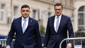 Fostul premier al Poloniei, de braț cu George Simion la BEC