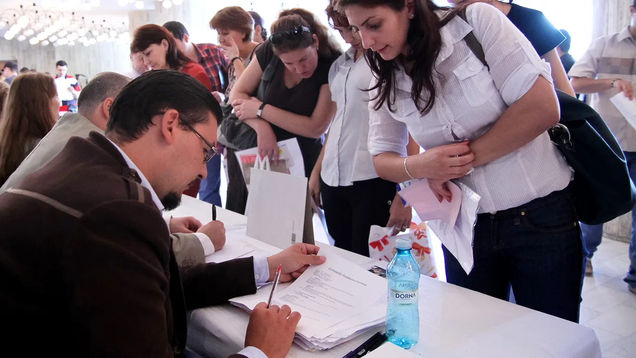 Ce limbi străine să învăţaţi pentru salarii de peste 6.000 de lei. Cele mai căutate limbi străine de către angajatori