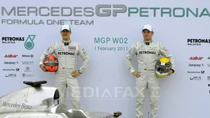 Mercedes şi-a lansat noul monopost, Schumacher se vede frecvent pe podium cu acesta