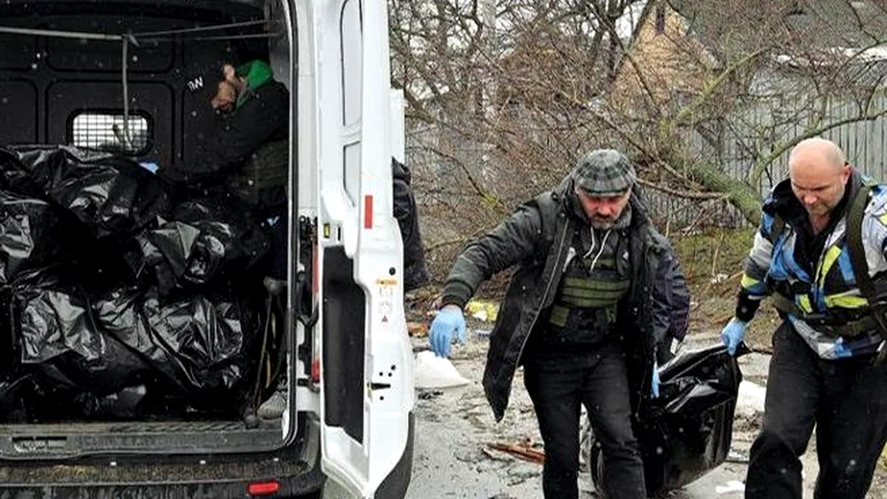 Ruşii sunt acuzaţi că au dat foc cadavrelor pe front, ca să ascundă alte infracţiuni