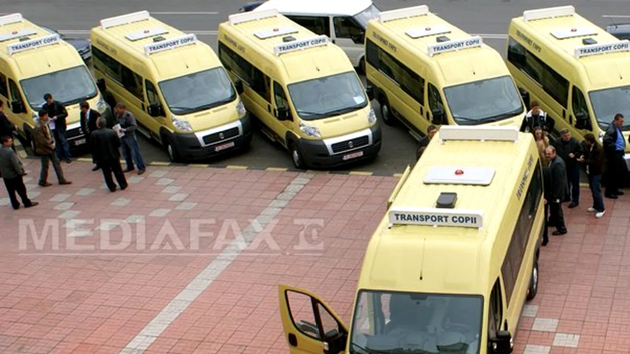 Cinci şoferi de microbuze destinate transportului de elevi, prinşi băuţi la volan