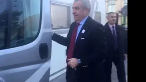 Tăriceanu a sosit la volanul unei autorulote la lansarea candidaţilor ALDE: Nu am vrut autocare - VIDEO