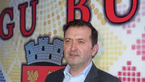 Izolare pe timp de epidemie: Un primar din Galaţi s-a filmat în timp ce face clătite | VIDEO