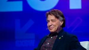 „Profetul” singularității. Ray Kurzweil spune că oamenii se vor contopi cu inteligența artificială în 2045