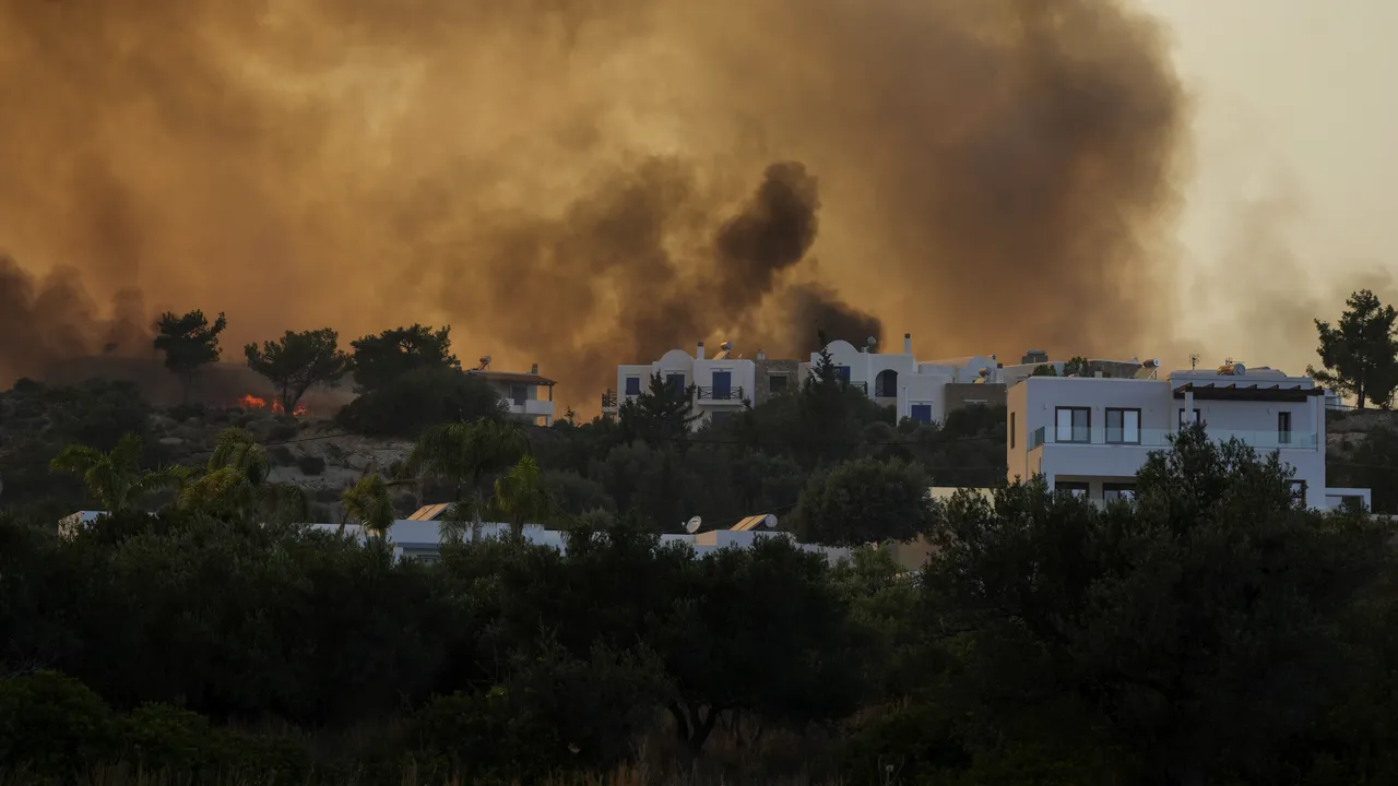 MAE avertizează că pericolul de incendii şi fenomene meteo extreme se menţine în Grecia