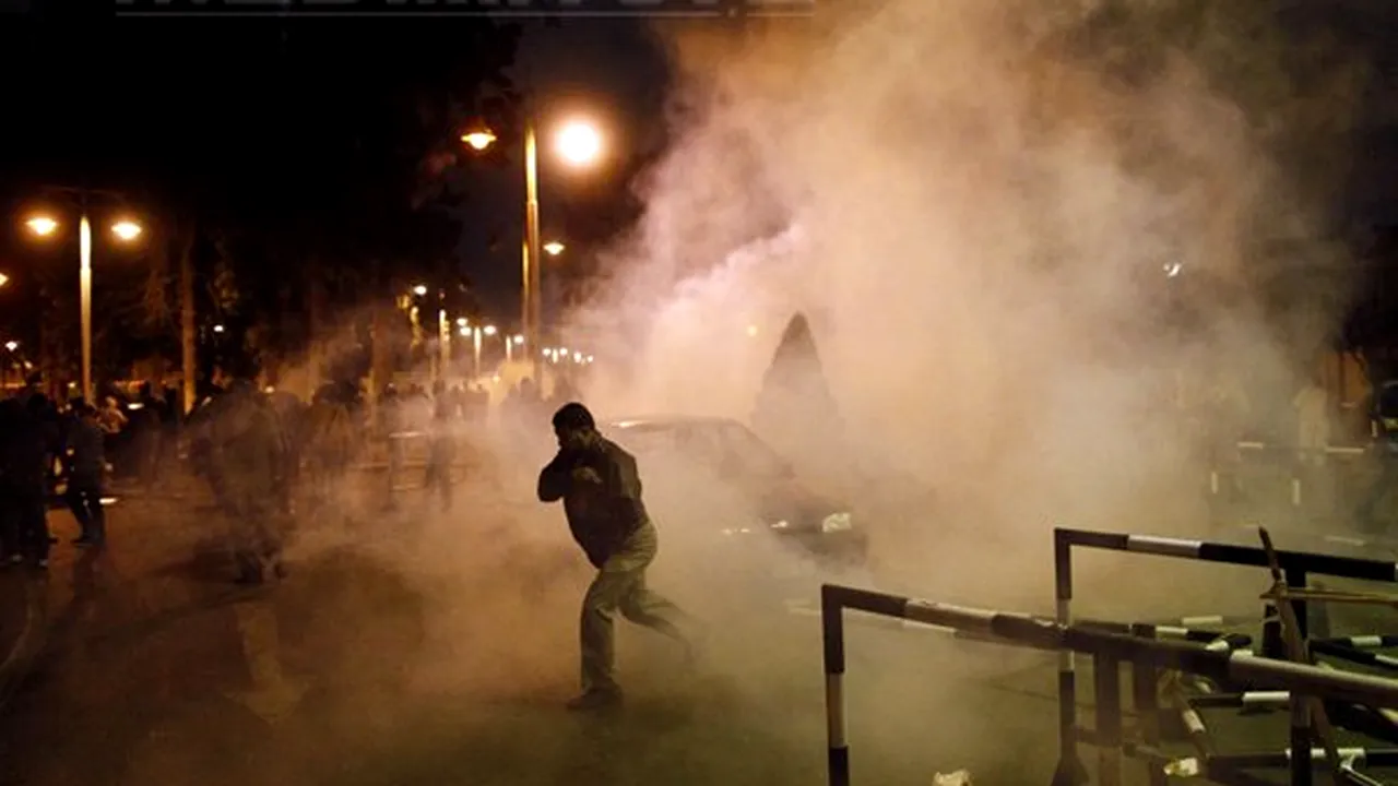 VIOLENŢE LA CAIRO: Forţele de ordine au intervenit pentru separarea grupurilor de manifestanţi