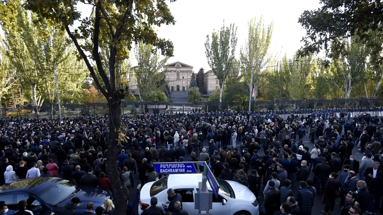 Armenii protestează împotriva acordului de încetare a focului din Nagorno-Karabakh