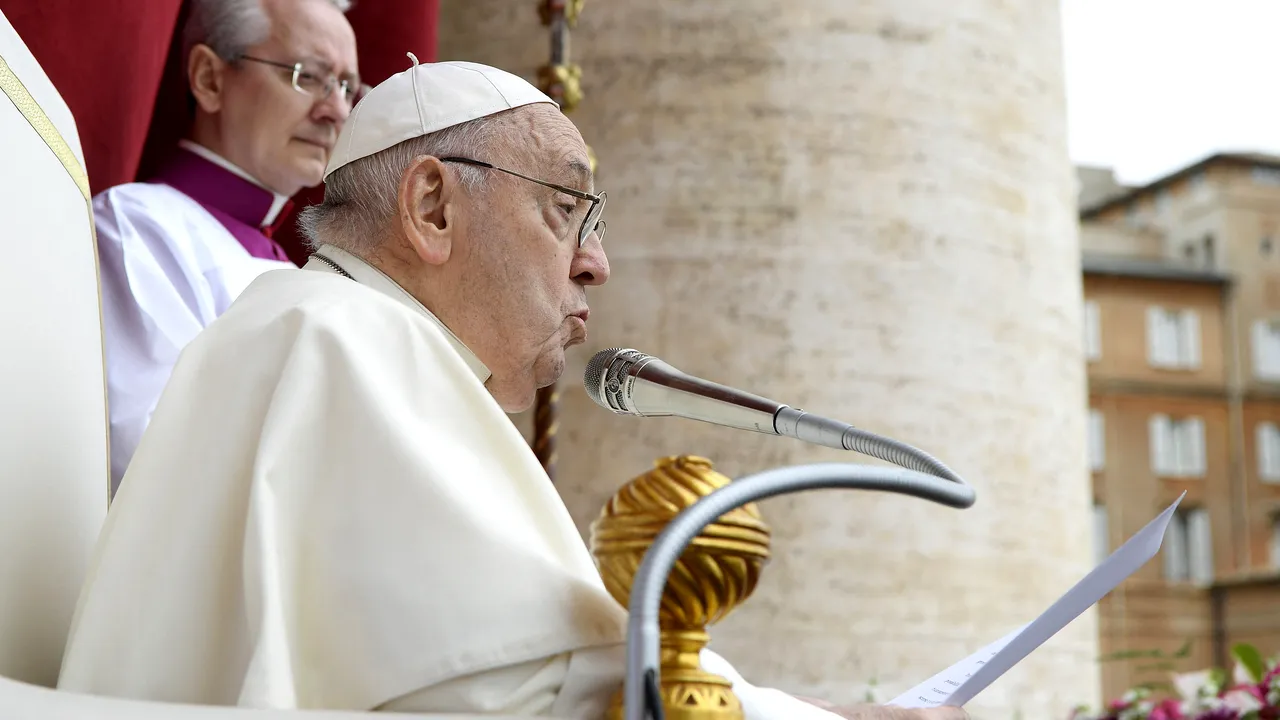 Papa Francisc, acuzat că a folosit din nou un termen insultător faţă de comunitatea gay