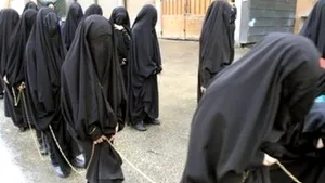 SACRIFICATE în linişte. ISIS ameninţă cu moartea ginecologii şi închide toate clinicile pentru femei unde doctorii sunt bărbaţi 