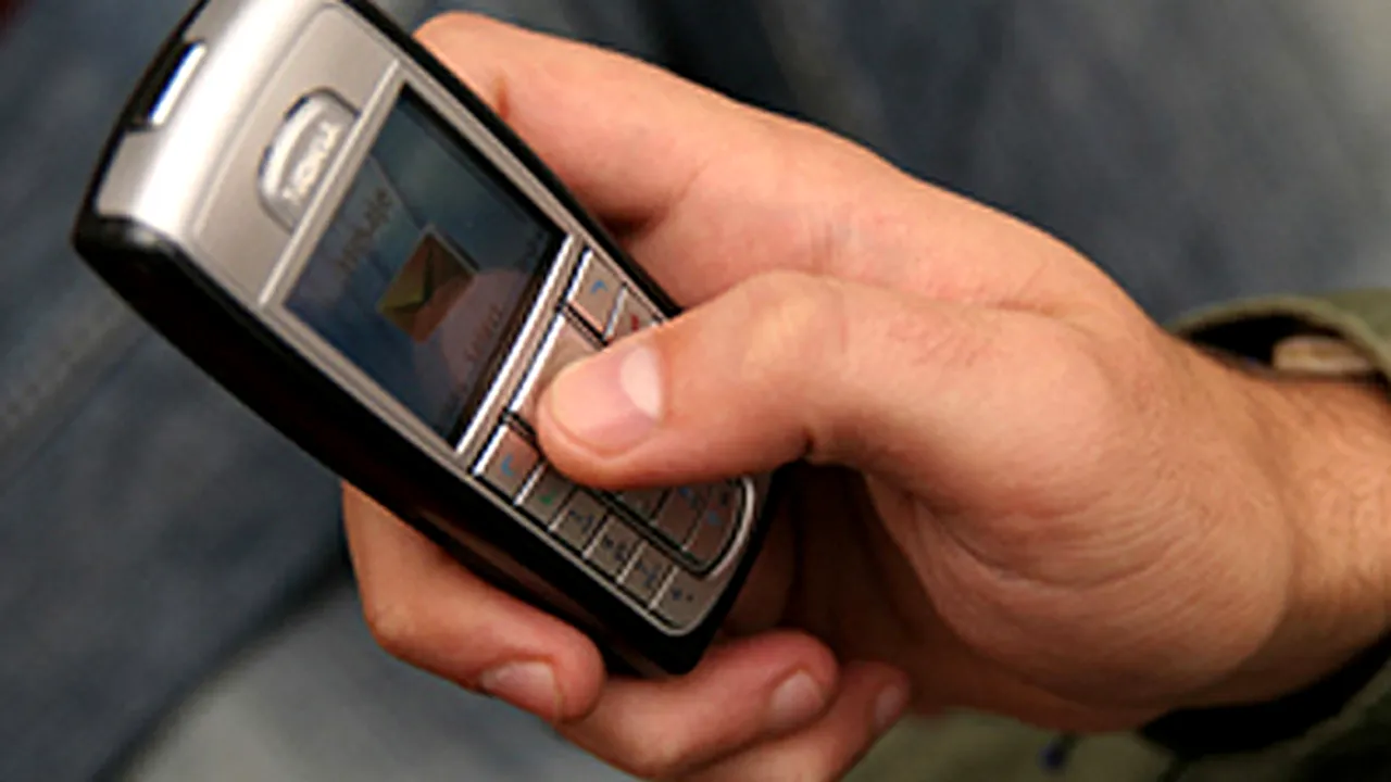 Părinţii liceenilor din Sectorul 4 vor primi absenţele şi notele copiilor prin SMS