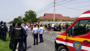 Incident tragic la Craiova: Patru morţi în urma unui accident produs de un taxi. Camerele au surprins momentul. VIDEO