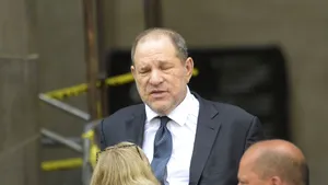 Una dintre victimele lui Harvey Weinstein îl acuză pe celebrul producător că a încercat să o compromită, după ce a violat-o