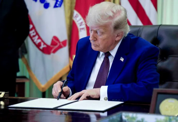 EXTERNE Trump a semnat un memorandum privind încheierea războiului din Iran